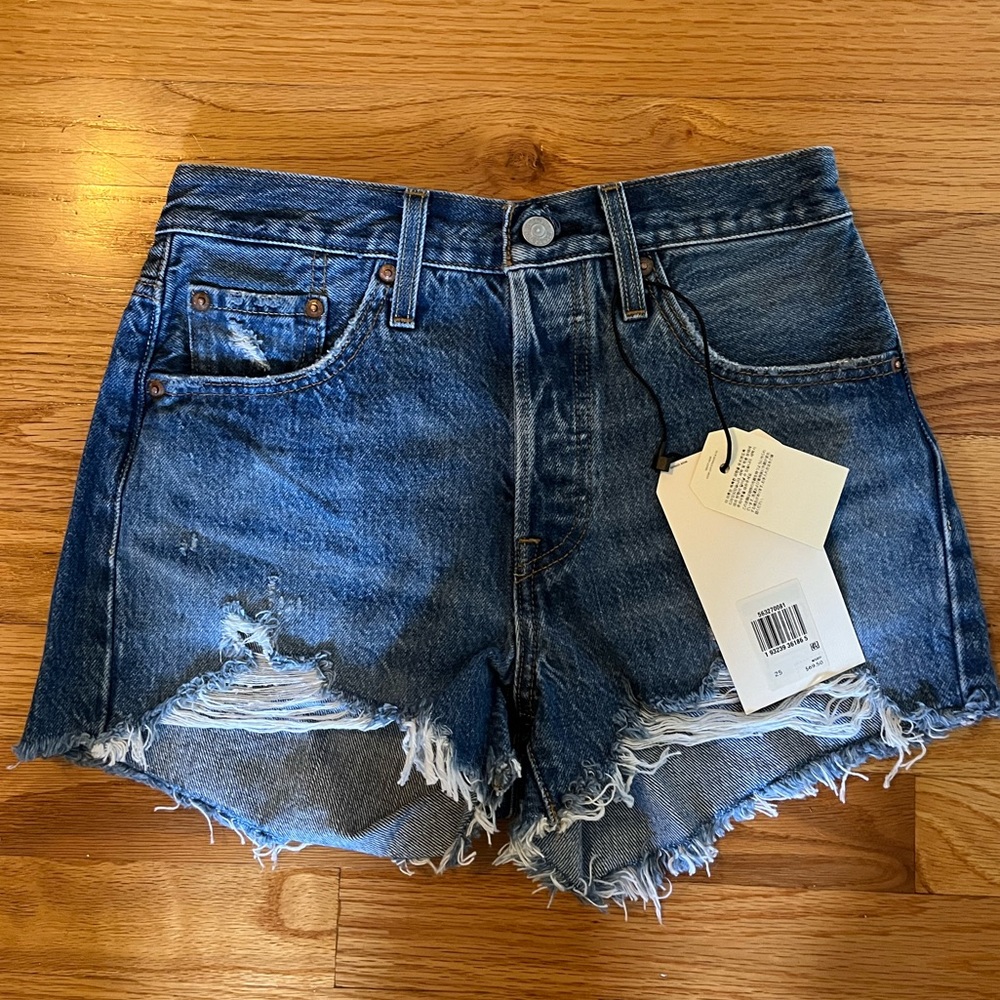 NWT Medium Wash Levi’s Premium 501 Jean Shorts